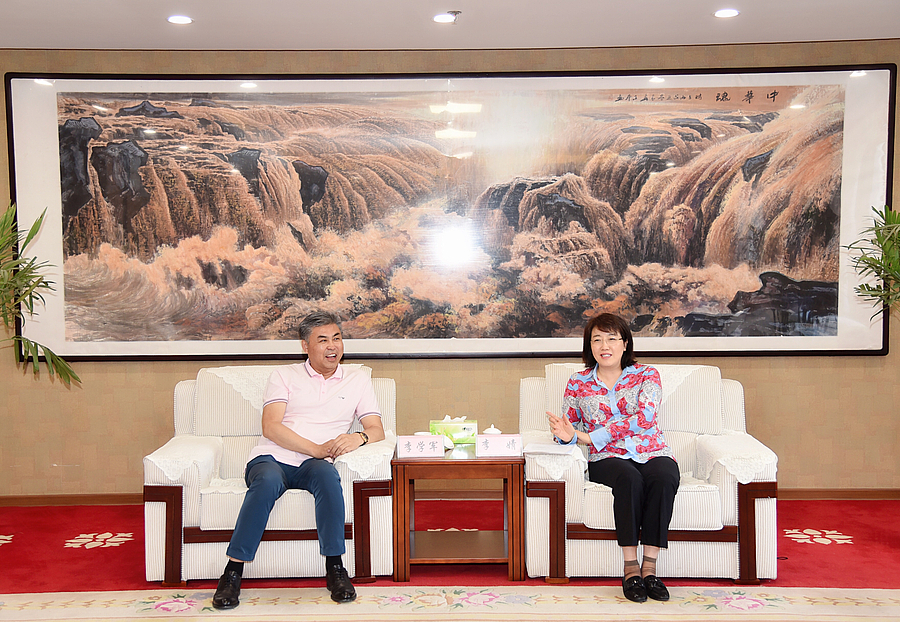 基泰集團董事長李學(xué)軍與楊凌示范區(qū)黨工委書記李婧開展交流座談