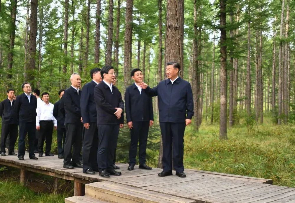 習(xí)近平：發(fā)揚(yáng)塞罕壩精神，把綠色經(jīng)濟(jì)和生態(tài)文明發(fā)展好